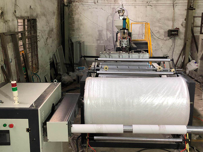 LSPE1500型緩沖復(fù)合PE氣泡膜機(jī) 全自動(dòng)高速氣墊膜機(jī) 氣泡膜機(jī)器08