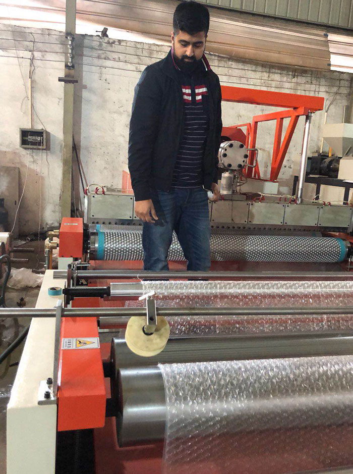 LSPE1500型緩沖復(fù)合PE氣泡膜機 全自動高速氣墊膜機 氣泡膜機器06